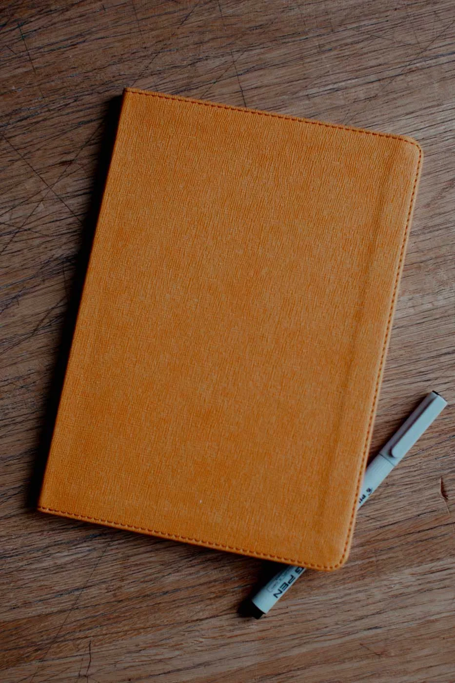 Skrivbok A5 PU linjerad orange - Bild 4